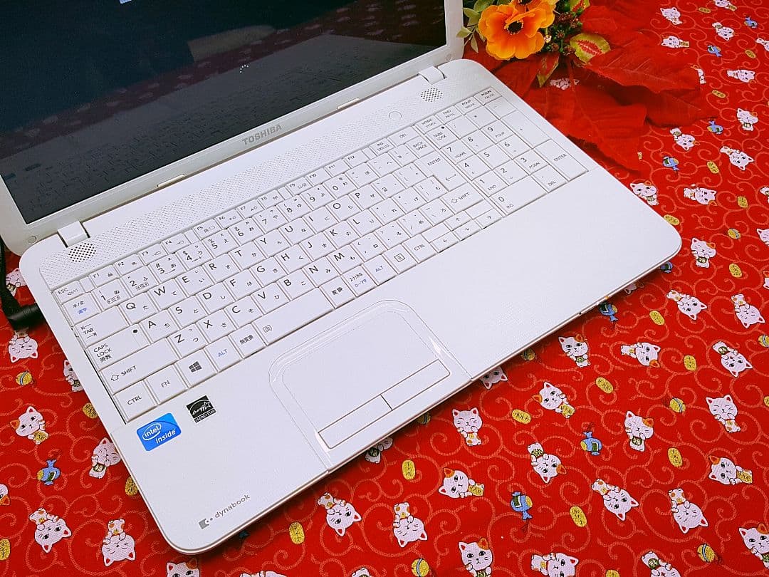 極上品♥大人気♥高速Corei3搭載♥ホワイト色♥新型Win11搭載♥動画編集