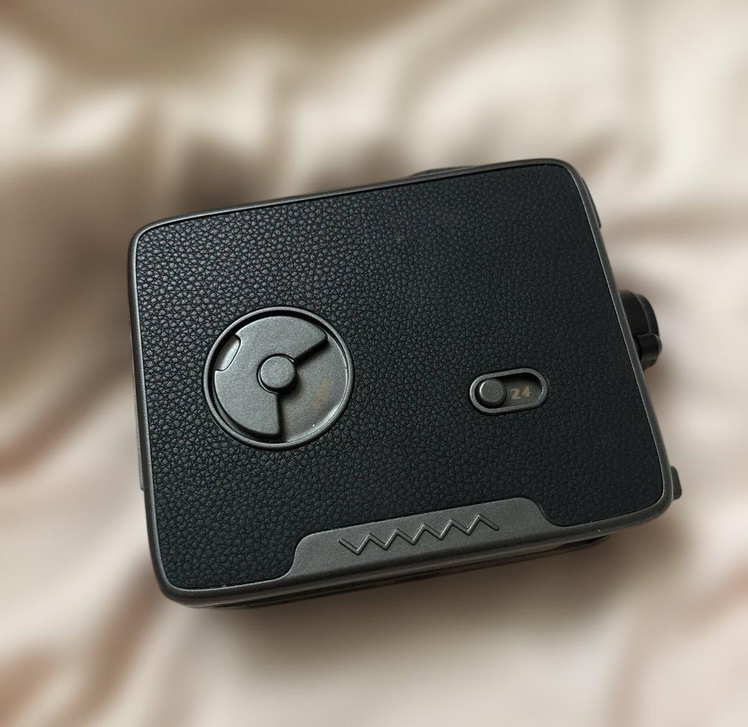 Fragment 8 フィルム風デジタルカメラ BLACK Fragment 8 Retro camera｜8mmフィルム風の映像を再現するポータブル