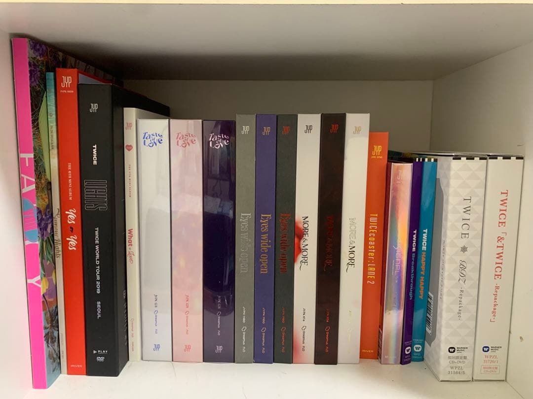 TWICE アルバム まとめ売り おまけ付き TWICE アルバム まとめ売り トレカ 特典付き - メルカリ