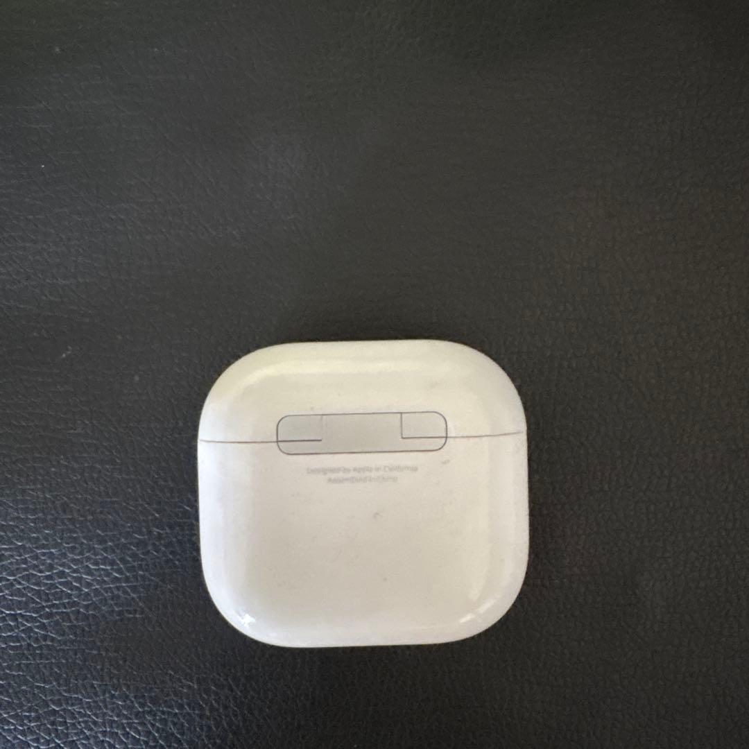 AirPods本体 ホワイト 充電ケース付き - メルカリ