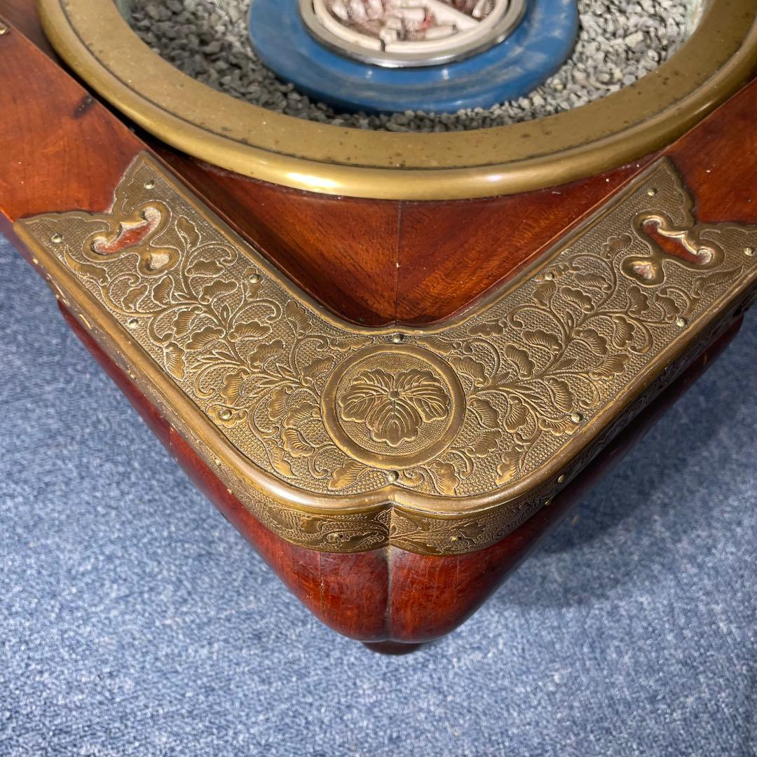 昭和レトロ】電気火鉢 大名火鉢風 四角形 四猫脚 錺金具 蔦文様 家紋所