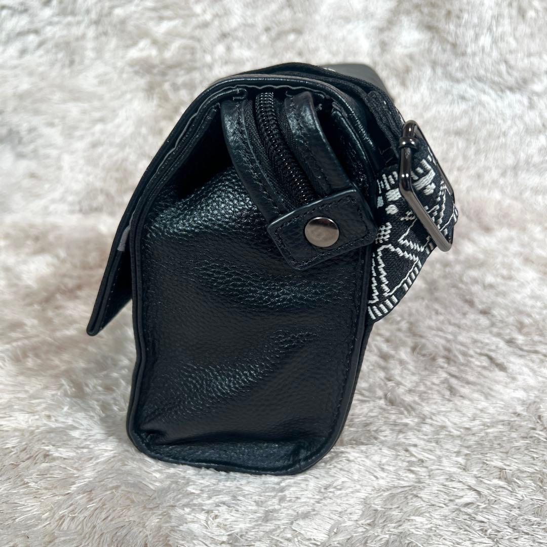 販売終了品 イアパピヨネ 《本革》柄ワイドテープショルダーバッグ ボディバッグ