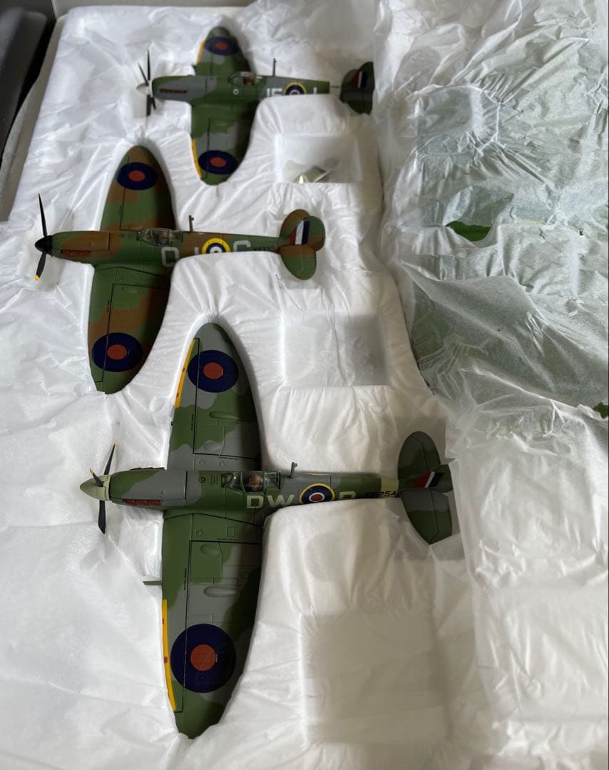 絶版新品希少 Corgi/コーギー1/72 スピットファイア70周年 3機セット