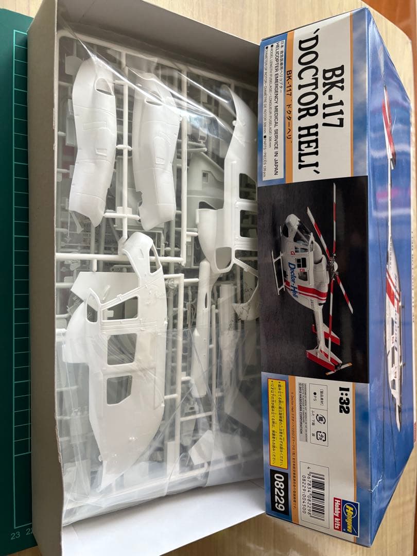 ドクターヘリ BK-117 'DOCTOR HELI' 1:32 - メルカリ