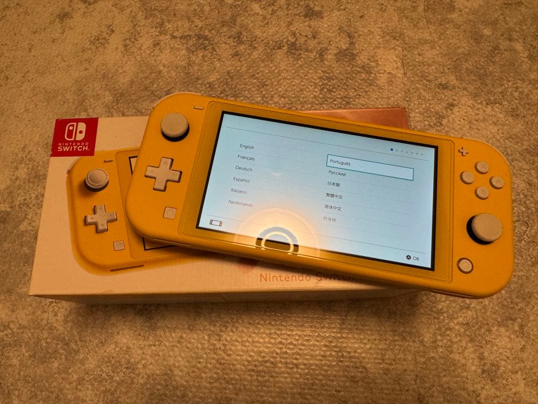 【極美品】Nintendo Switch Lite イエロー【欠品有り】 Amazon.co.jp: 【整備済み品】 Nintendo Switch Lite 本体 イエロー