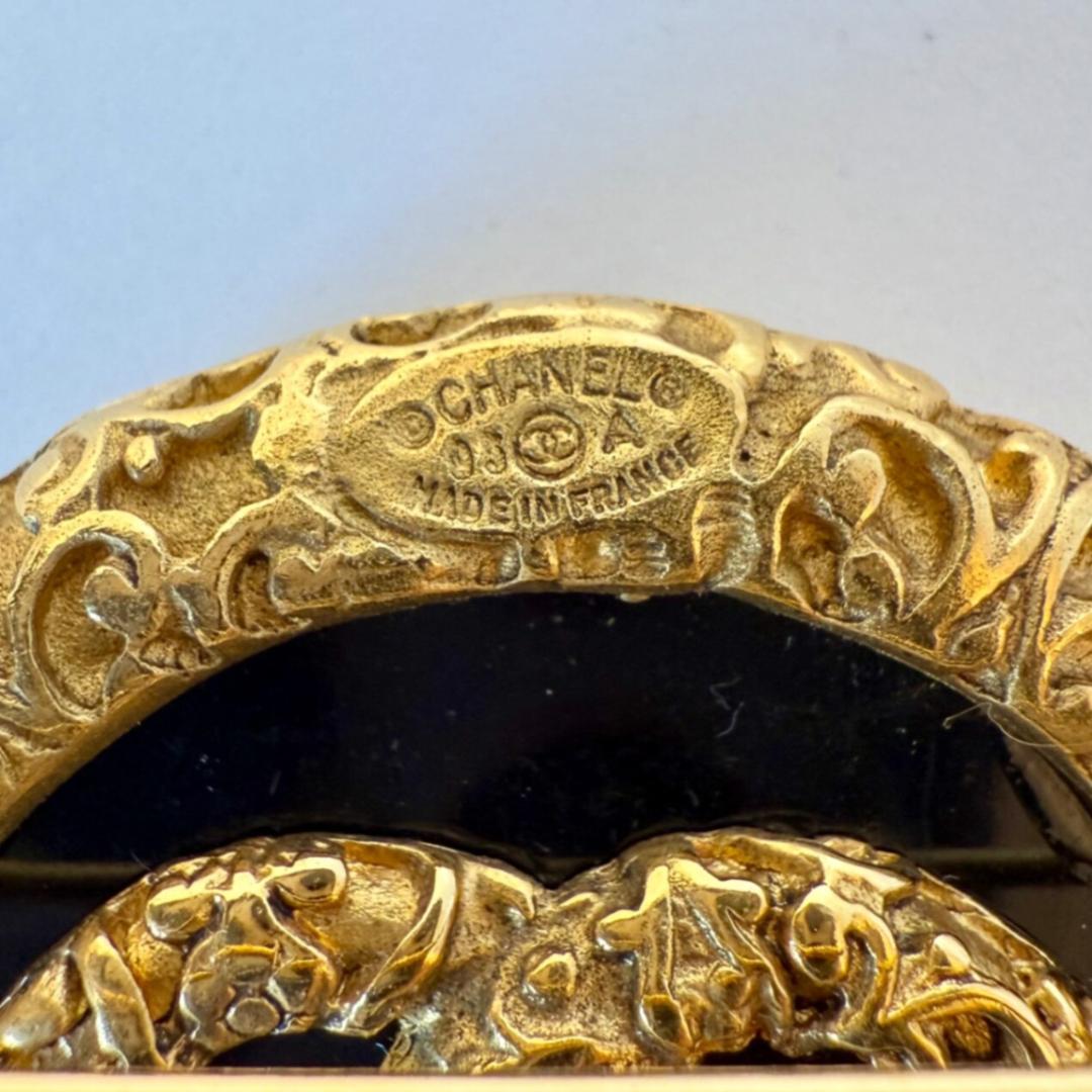 シャネル ヴィンテージ 溶岩ブローチ - メルカリ