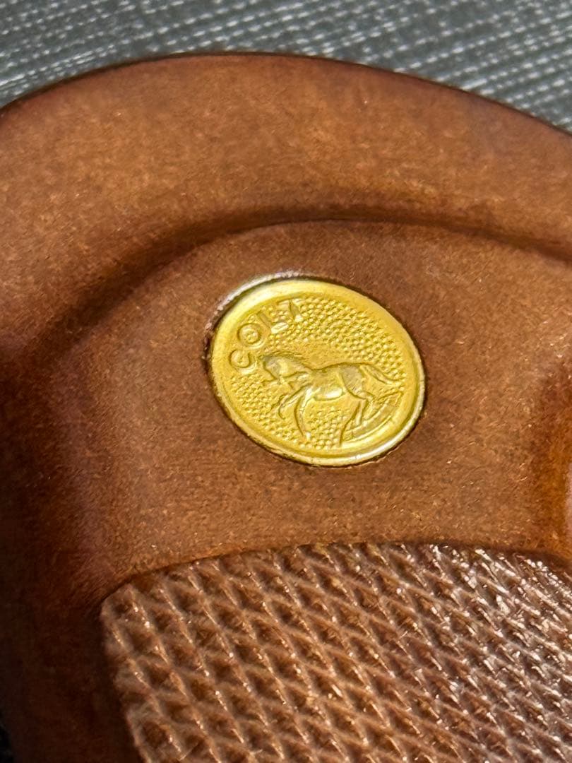 実物】コルト社純正 パイソン 3rd 前期 木製グリップ スクリュー付き