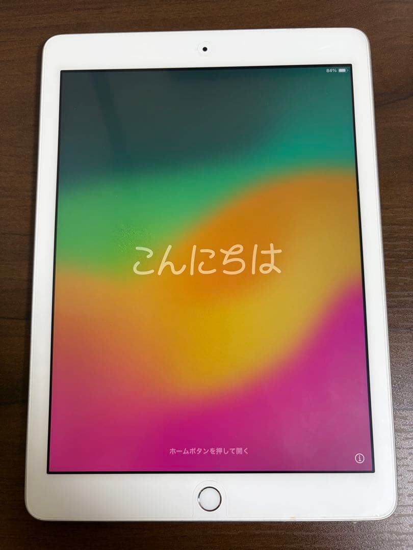 週末セール〜2/1！iPad(第6世代)シルバー 32GB/wifiモデル Amazon.co.jp: 【整備済み品】 Apple iPad (第6世代) Wi-Fi 32GB
