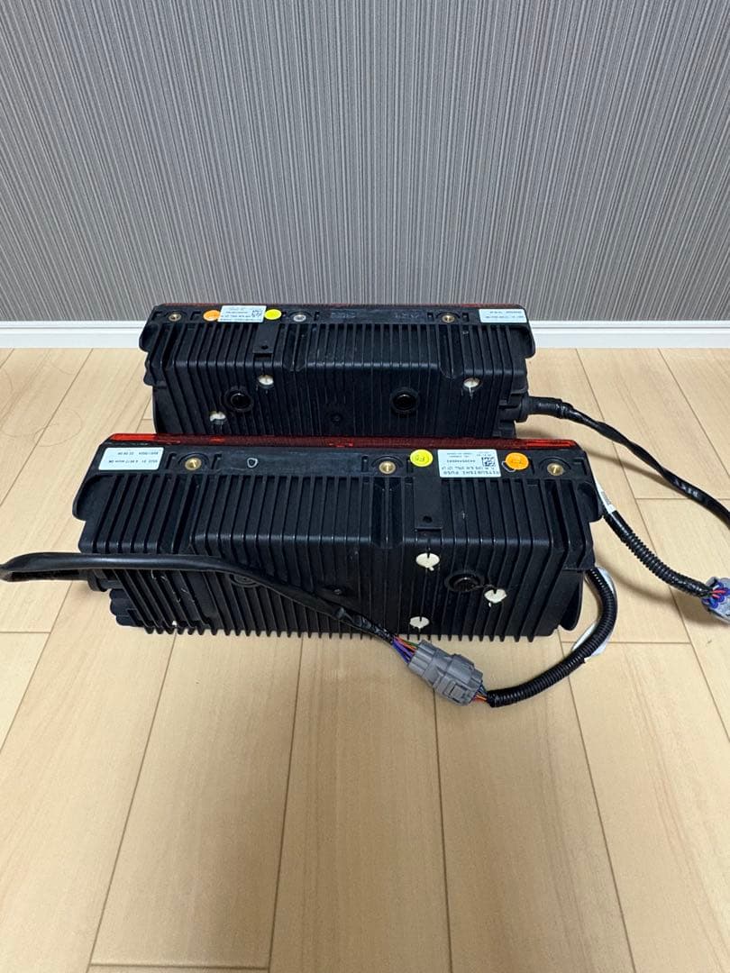 イ*チ様 三菱ふそう純正新型[24モデル]キャンターLEDテール 二連サイズ