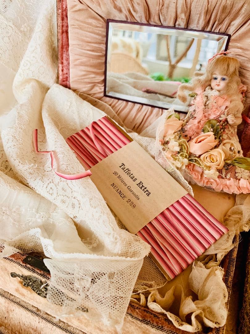 ※リクエストのお品※フランスアンティークシルクリボン＋リボン刺繍ボックス リボン刺繍＆花かごのアンティークカルトナージュボックス | Ô BEL