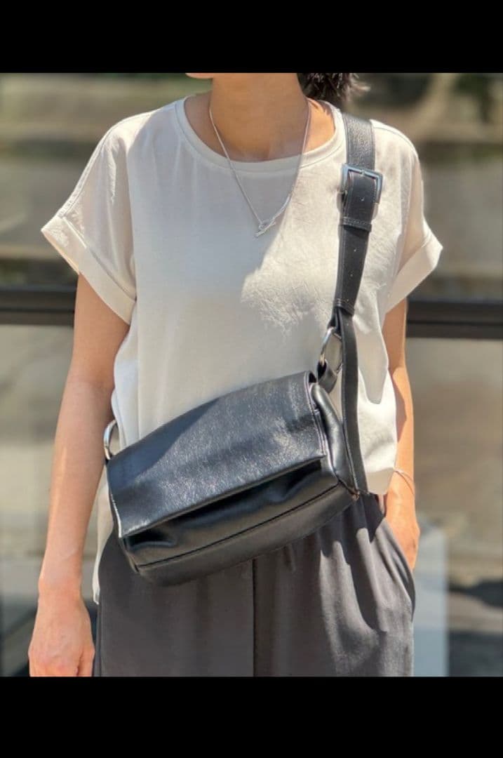 【新品 未使用】BEARDSLEY ビアズリー レザーボディバッグ ブラック ビアズリー BEARDSLEY レザーボディバッグ （black） -ファッション