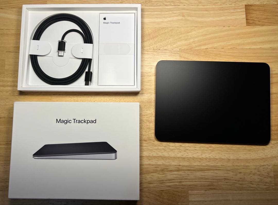 【美品】Magic Trackpad ブラック USB-Cケーブル付き Magic Trackpad（USB‑C）- ブラック（Multi-Touch対応） - Apple（日本）