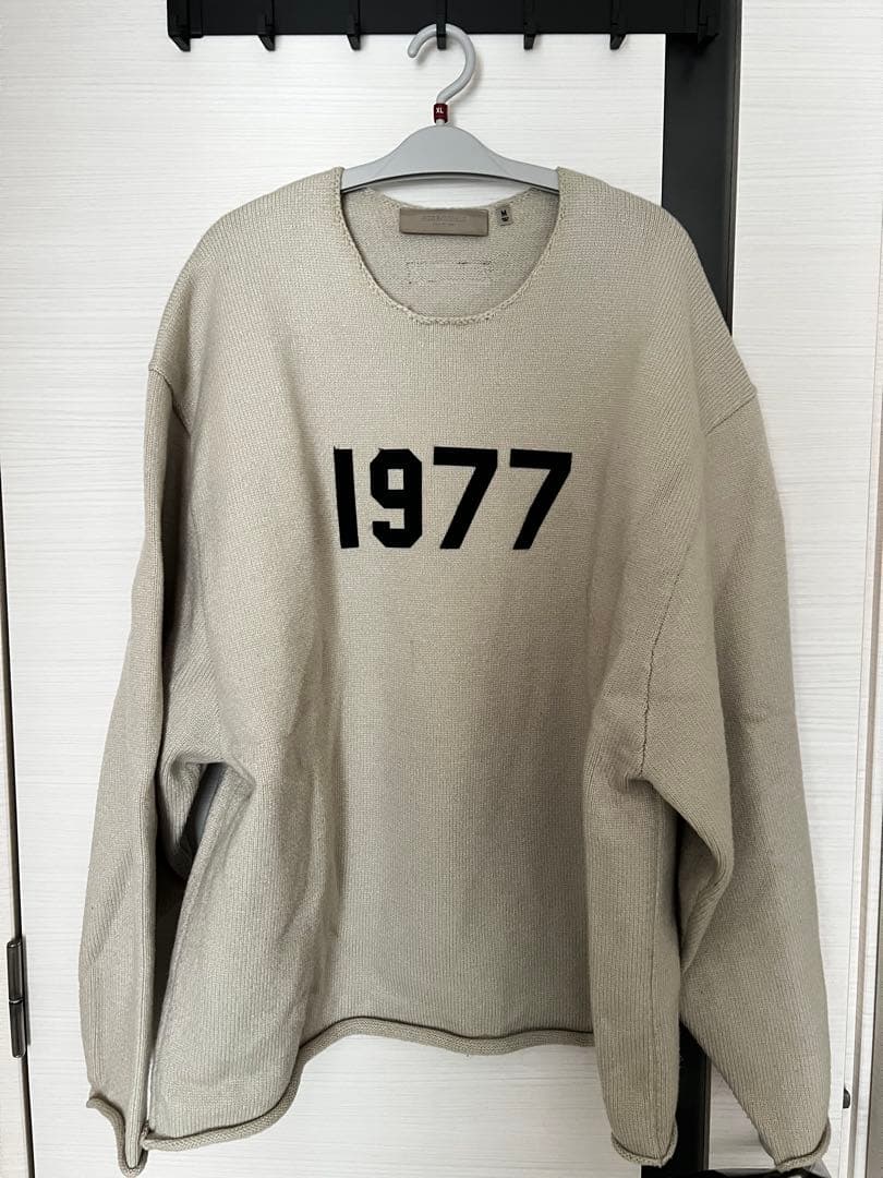 fear of god Essentials 1977ベージュニットセーター　M ベージュ系 FEAR OF GOD ESSENTIALS(フィアオブゴッド エッセンシャル