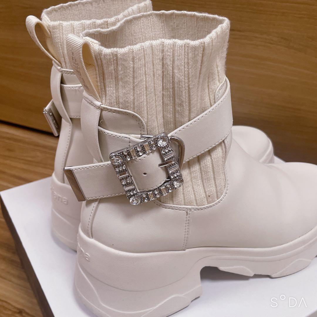 diana ダイアナ ビジューバックルリブニットショートブーツ 白 - メルカリ