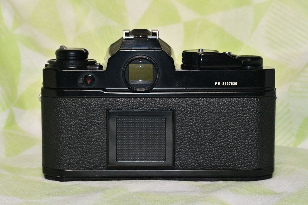 《美品・動作品》 Nikon FE + 標準レンズ付きフィルムカメラ　a0344