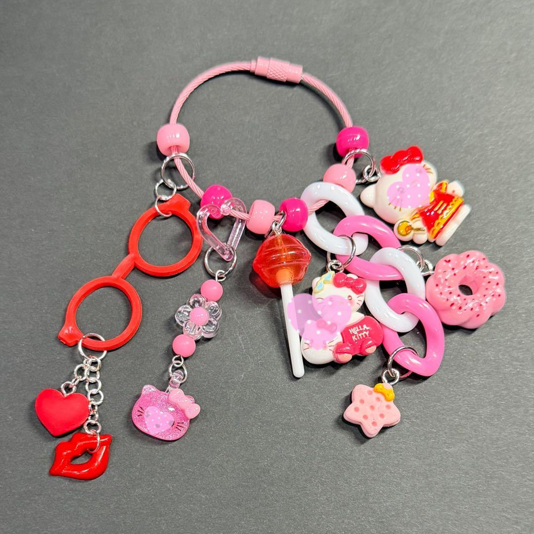 じゃらじゃらキーホルダー 赤系 - メルカリ