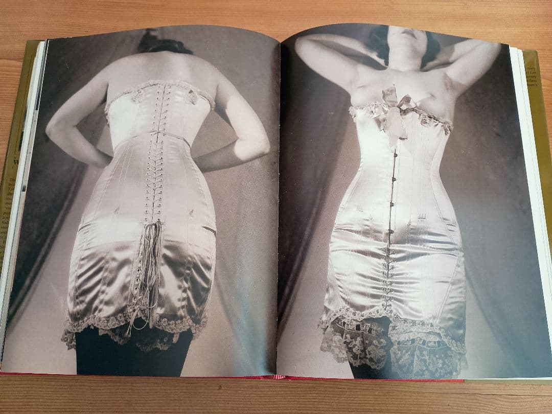 女性の下着の歴史 A History of Women's Underwear