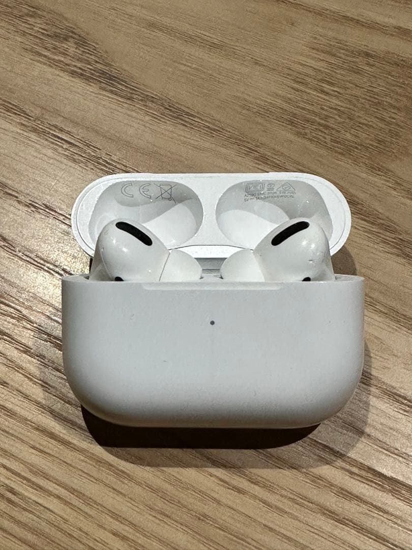 AirPods Pro 第一世代 A2084 - メルカリ