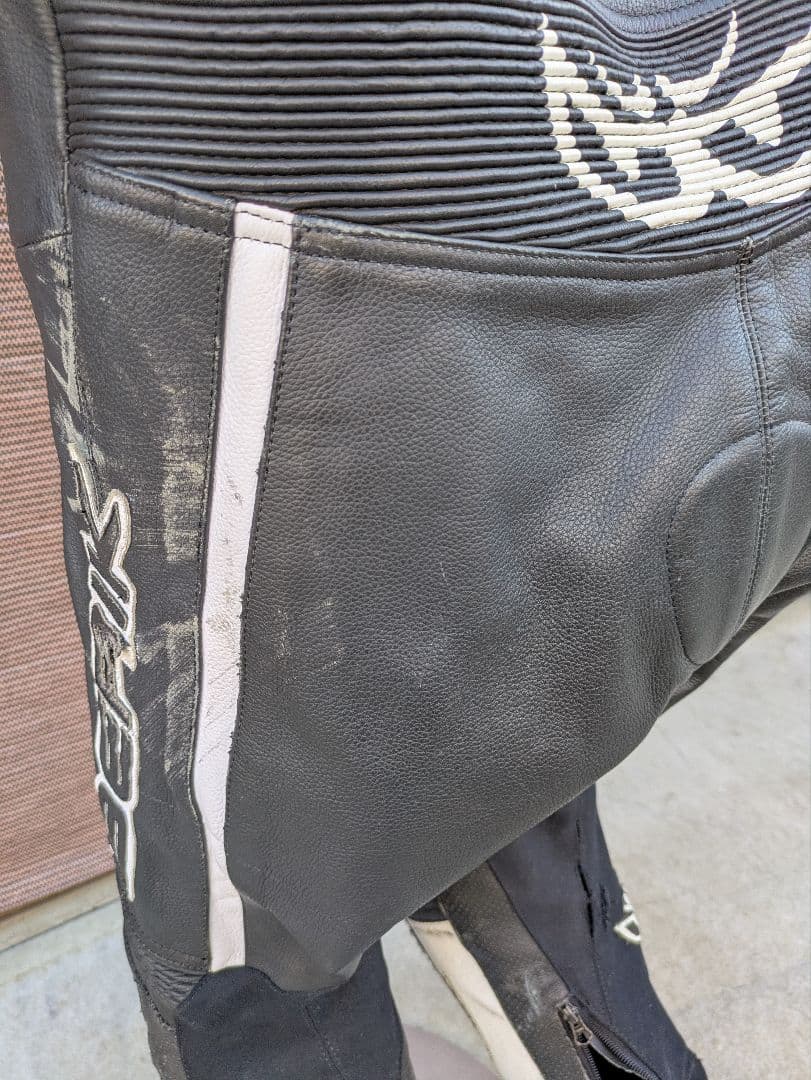 なべライダー様BERIK 2.0 ブラック/ホワイト革ツナギ - メルカリ