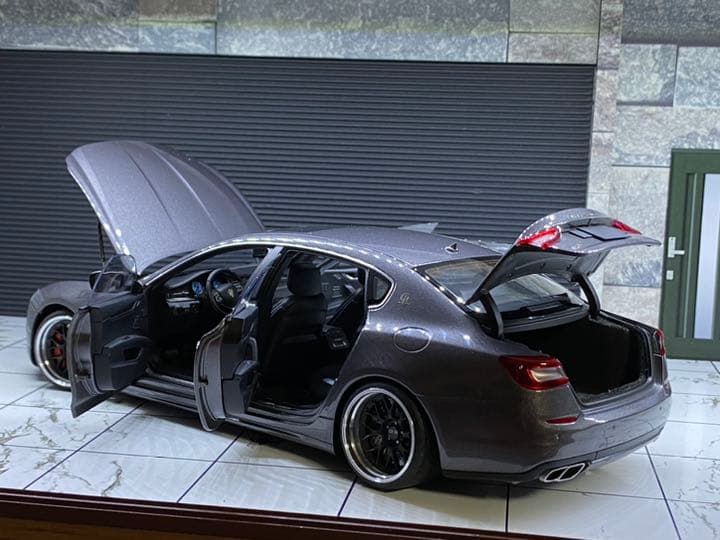 1/18 オートアート マセラティ クワトロポルテ GT S グレー カスタム