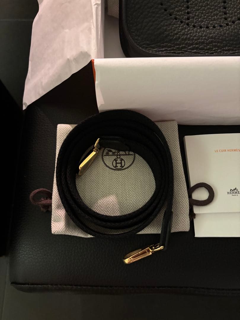 ミニエヴリンノワール黒× G金具ロングストラップ110cm HERMES - メルカリ