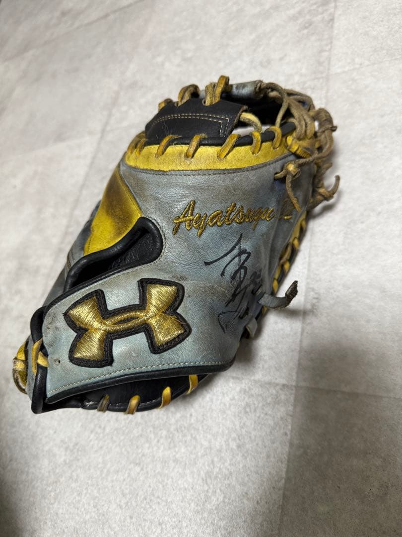 Y*T様 【これ以上下げる予定はありません。】プロ野球　実使用　キャッチャーミッ 2026年最新】キャッチャーミット プロ実使用の人気アイテム - メルカリ