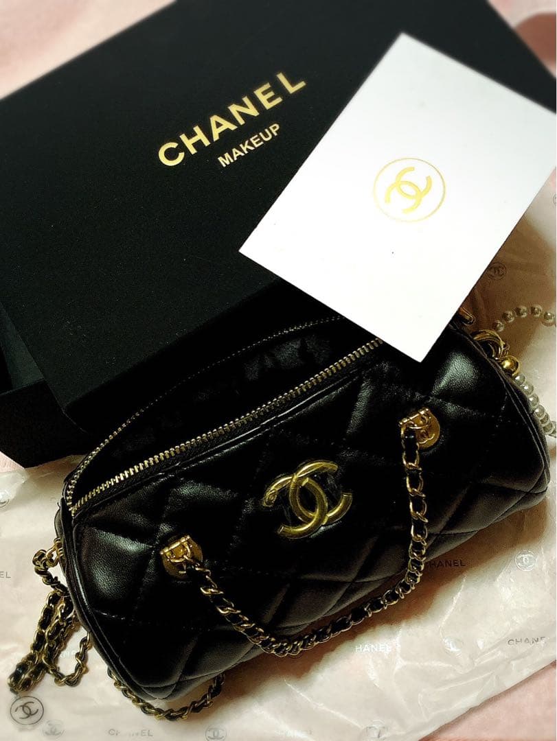 CHANEL ブラックレザーショルダーバッグ