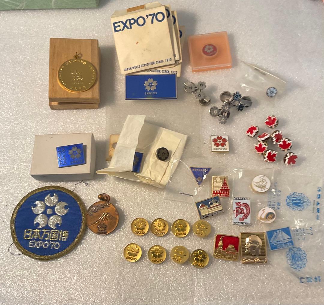 昭和レトロ　ＥＸＰＯ’７０　大阪万博 バッジ　海外パビリオン他（38点） Yahoo!オークション -「expo70 バッジ」の落札相場・落札価格