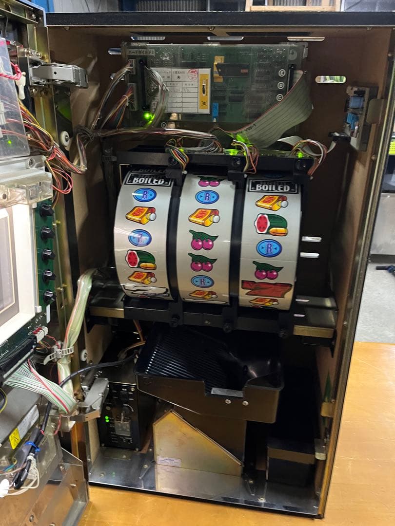 パチスロ実機 ハードボイルド2 Sammy コイン不要機 鍵付き 現状品