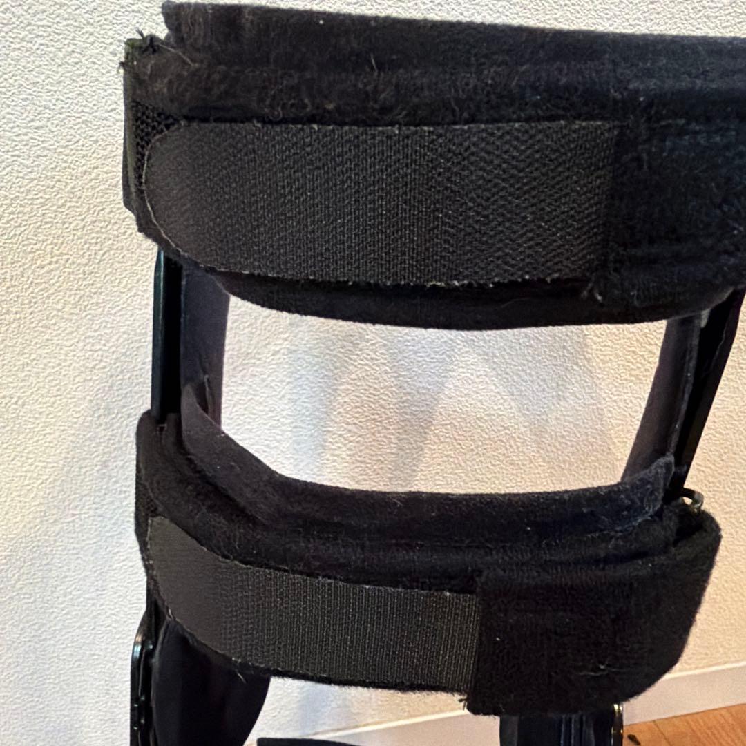 DONJOY 膝サポーター 黒《右膝用　前十字靭帯用装具》　サイズM