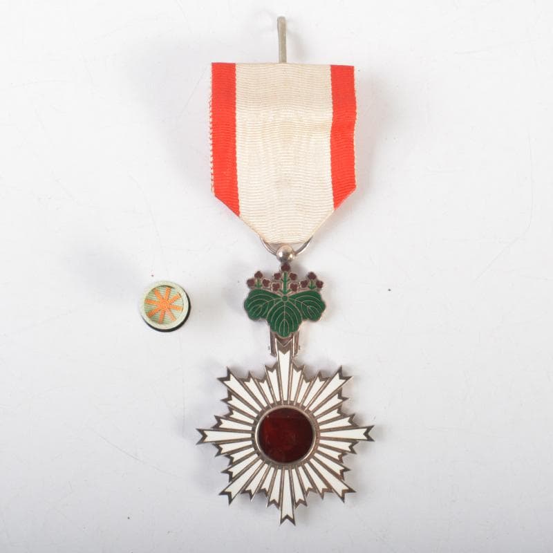 勲章 記章 徽章 勲六等単光旭日章 略章 箱付 N 6506 - メルカリ