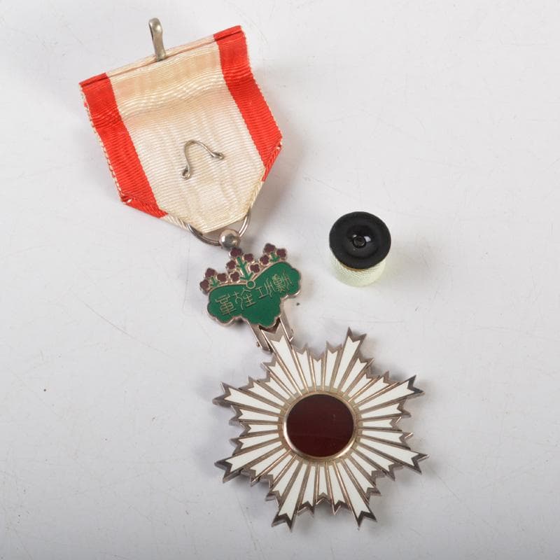 勲章 記章 徽章 勲六等単光旭日章 略章 箱付 N 6506 - メルカリ