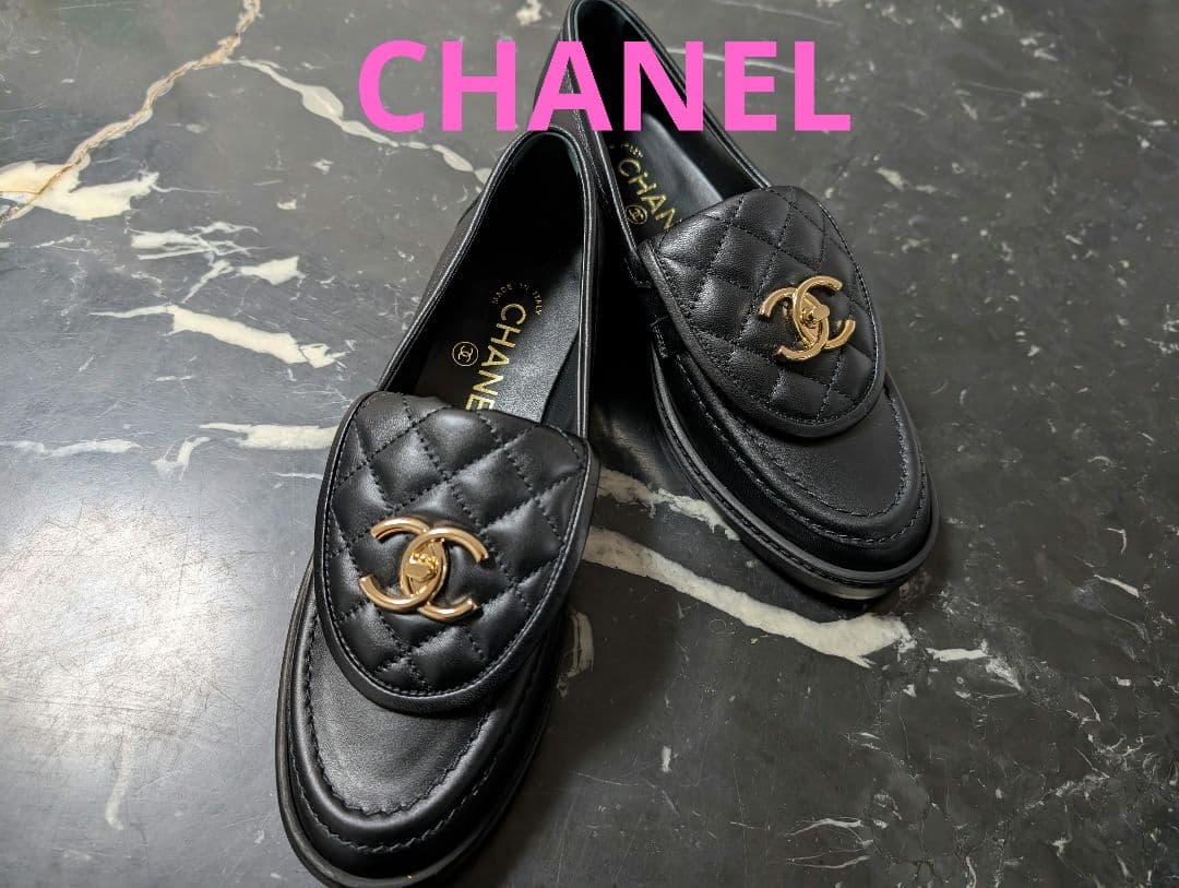 ♥CHANEL♥ロゴ キルティング　新品 CHANEL キルティングショルダーバッグパールチェーン ロゴノベルティ