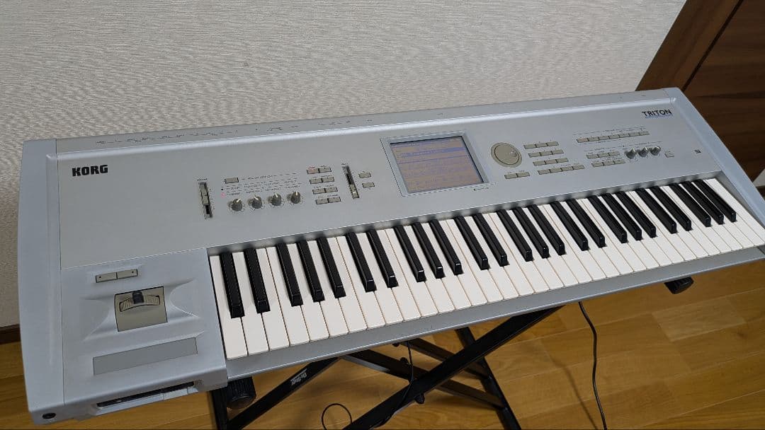 KORG TRITON CLASSIC 61鍵+純正ダンパーペダル付属 KORG/コルグ TRITON PRO【76鍵盤】【EXB-PCM01/02搭載】【純正ハード