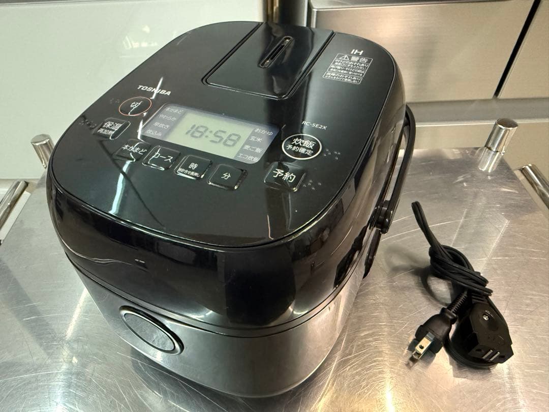 高年式】2023年式 3合 0.54L TOSHIBA 炊飯器 RC-5E2X - メルカリ