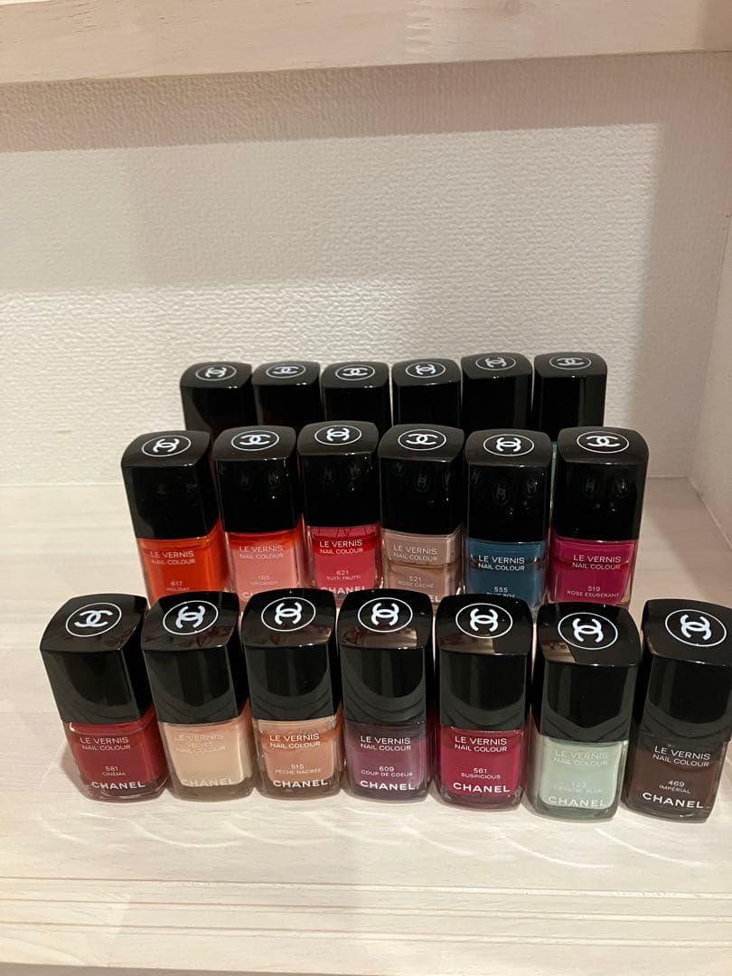 CHANEL 19本セット マニキュア ネイル　まとめ売り シャネルの限定色デニムカラーにトライ！ | Vogue Japan