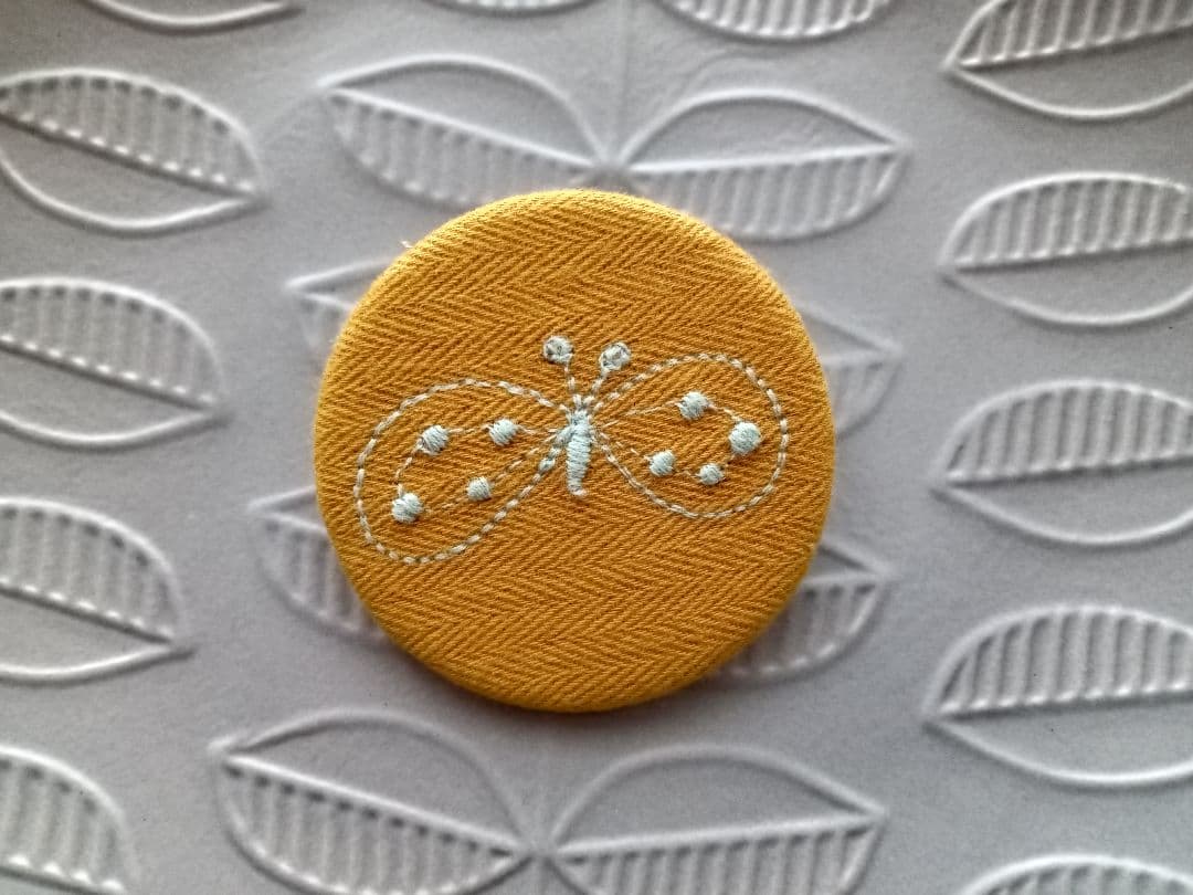 ミナペルホネン minä perhonen サンキューベリーバッジ - メルカリ