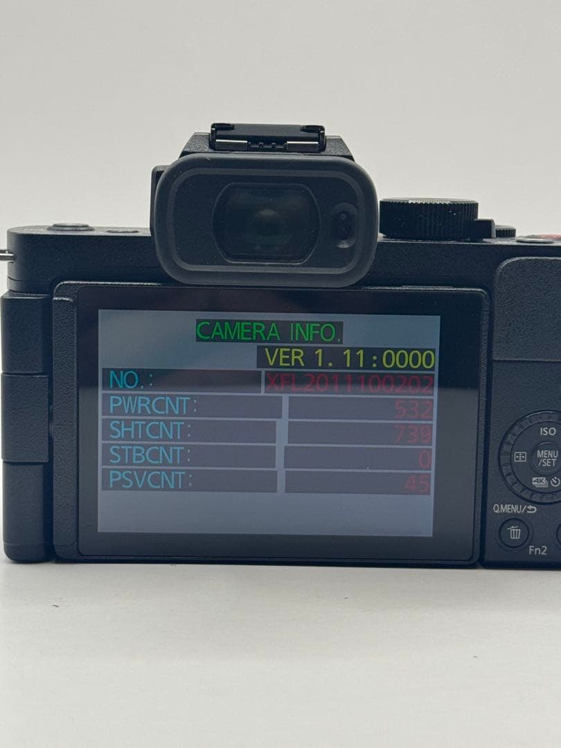 ☆ショット数739回未使用級☆LUMIX DC-G100 ボディ グリップ付き