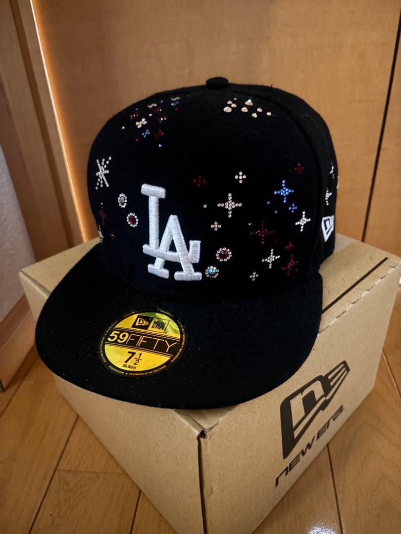 在庫処分New Era 59FIFTY ブラック 71/2スワロフスキー New Era 59FIFTY ジュエルキャップ スワロフスキー71/2