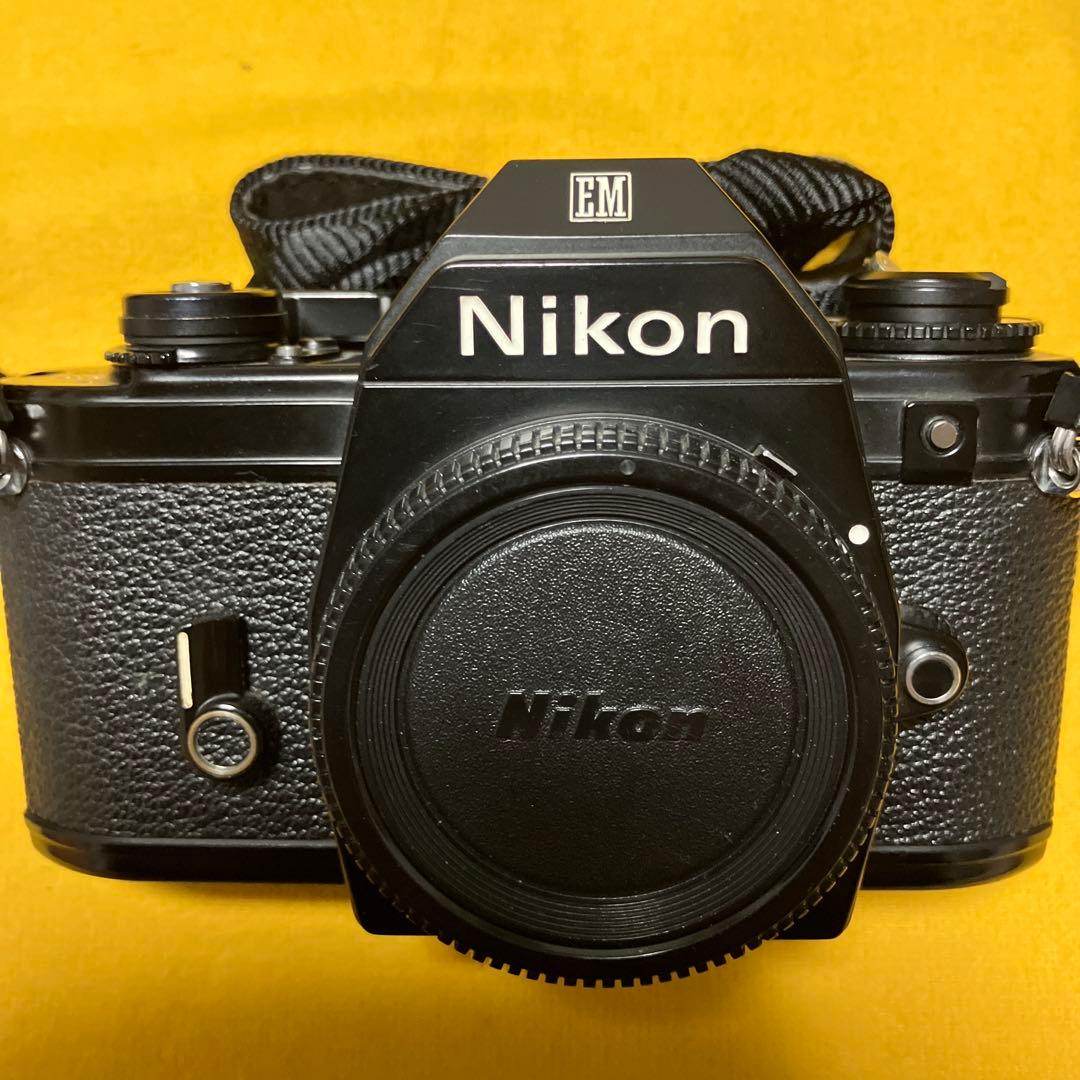 Nikon EM ブラック フィルム一眼レフカメラ Nikon EM フィルム一眼レフ の使い方 | Totte Me Camera