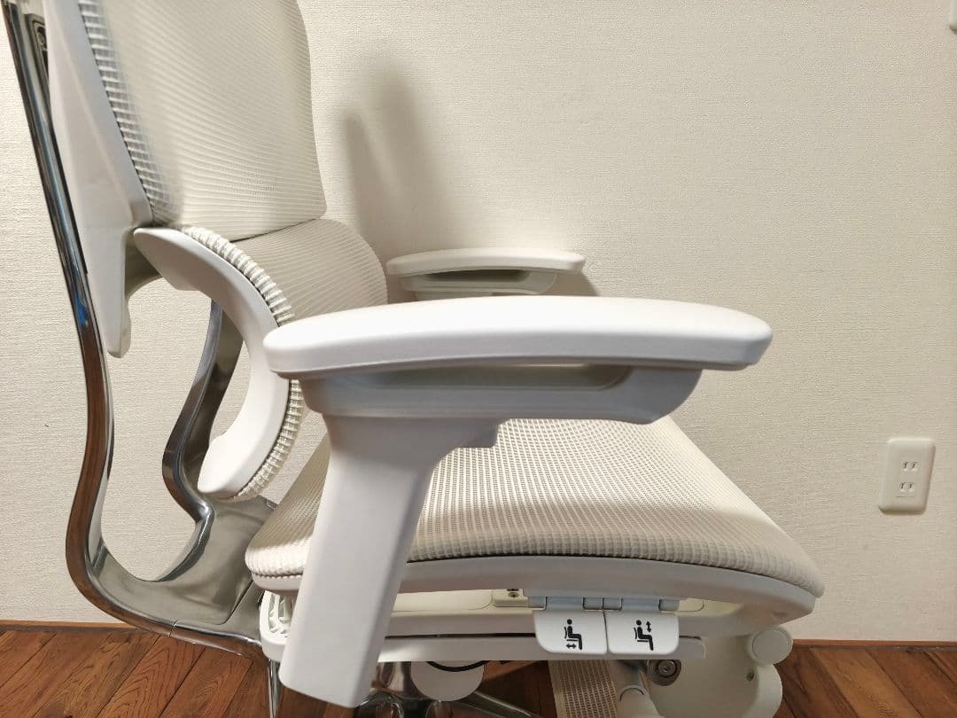 ゆうさん様専用【極美品】超人気品 COFO Chair Premium ホワイト