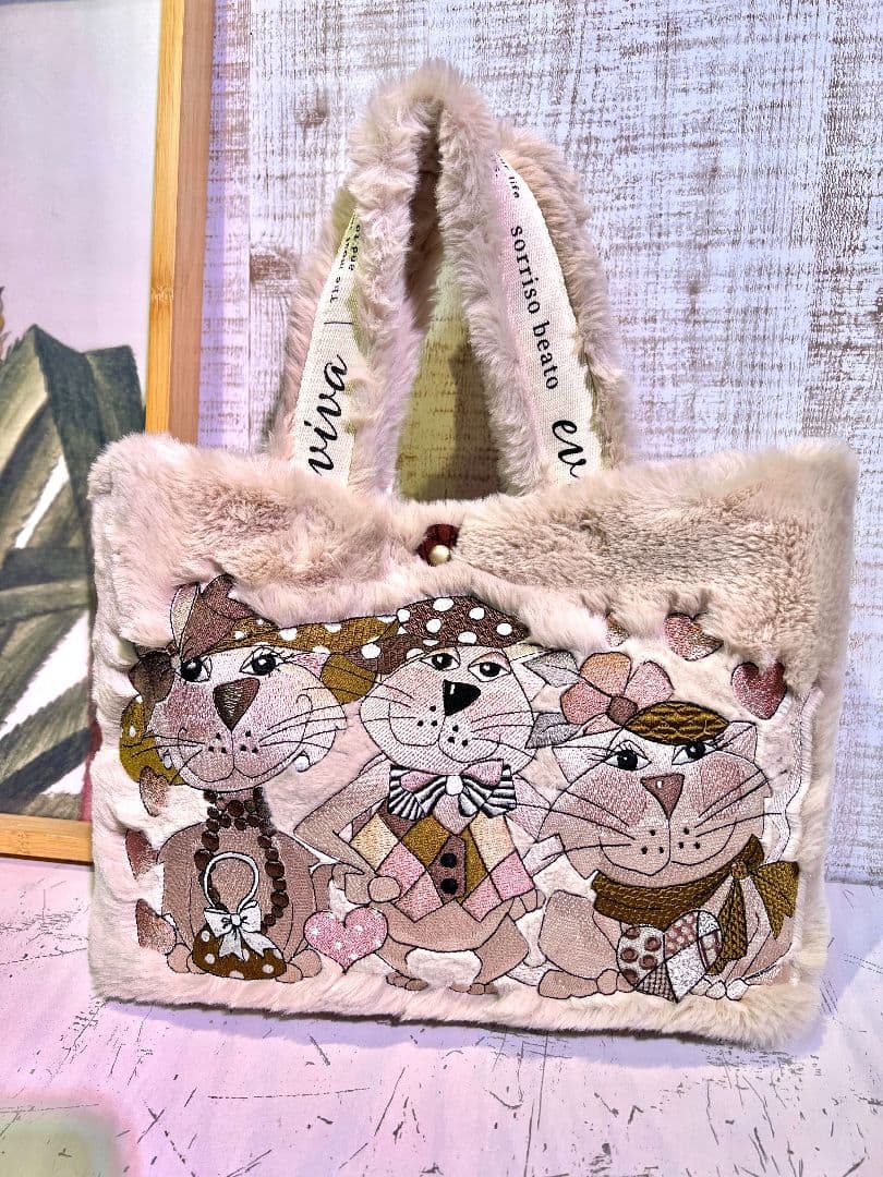 ロラライハリス♡ベージュファー生地♡刺繍のバッグ♡ ロラライハリス刺繍 トートバッグ＆ショルダーバッグ - kirara1122