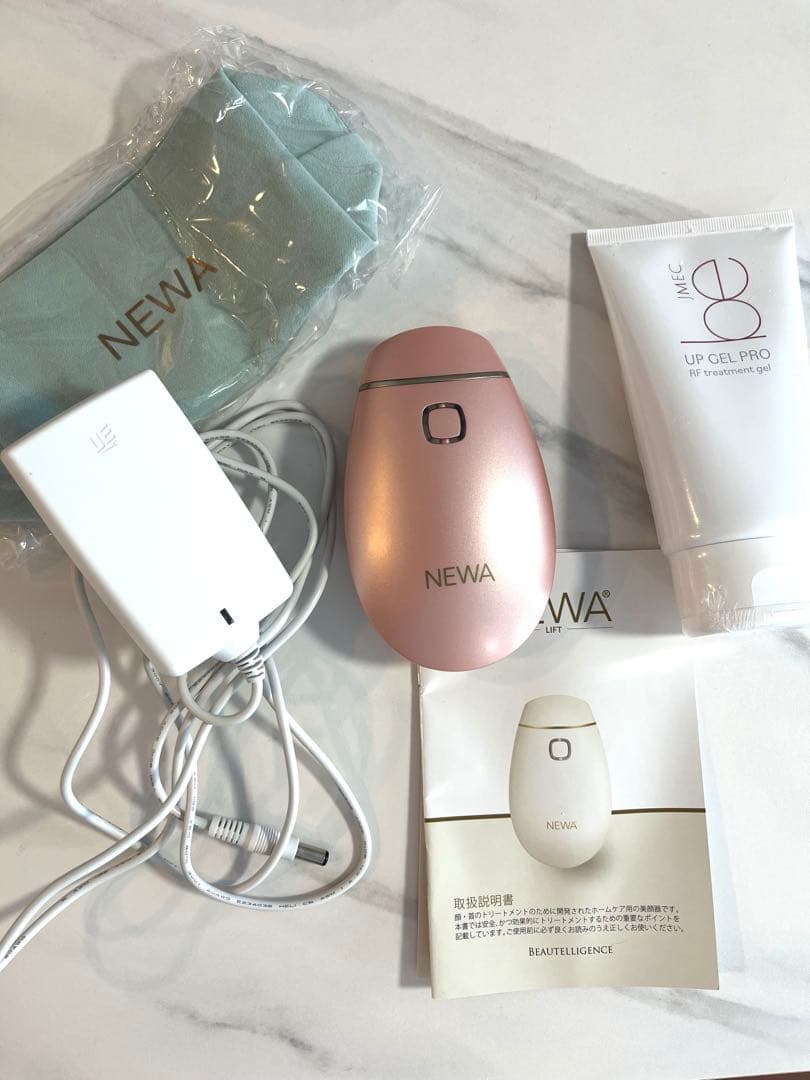 NEWAリフト　NEWA LIFT 美顔器 ピンク 充電器付き 医療機器メーカーが提案する「サブマイクロ波RF美顔器」NEWAリフト