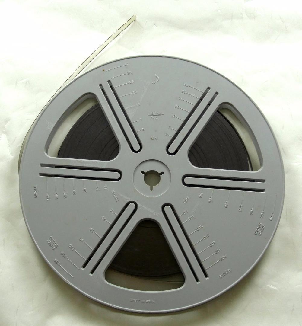 「アンダルシアの犬」8mmフィルム版（英語字幕） アンダルシアの犬」8mmフィルム版（英語字幕） - メルカリ