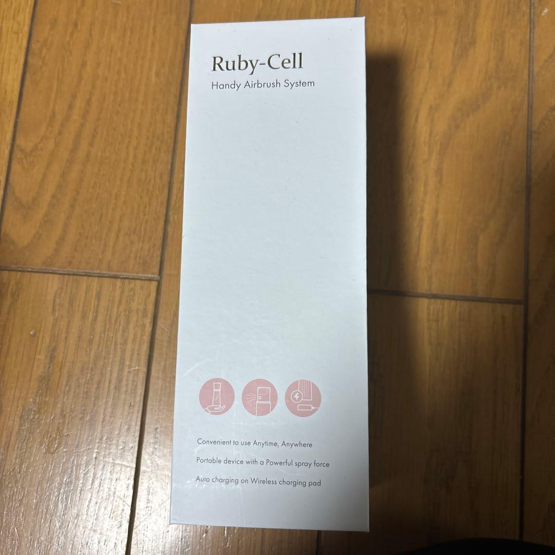 Ruby Ceelハンディブラシ　ホワイト Ruby Ceelハンディブラシ ホワイト - ボディ・フェイスケアオンライン