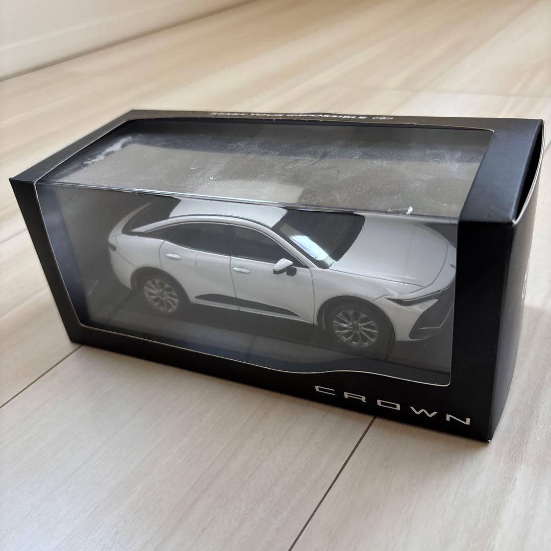 トヨタ　クラウン　クロスオーバー　非売品　模型　1/30 店頭展示用 トヨタ クラウン クロスオーバー 非売品 模型 1/30 店頭展示用 - メルカリ