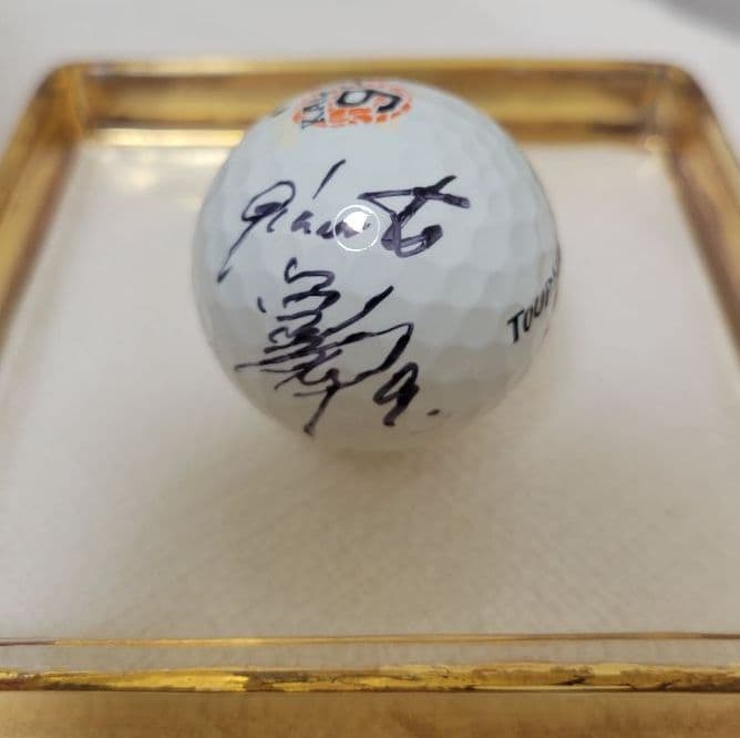 激レア】亀井善行コーチサイン入りゴルフボール - メルカリ