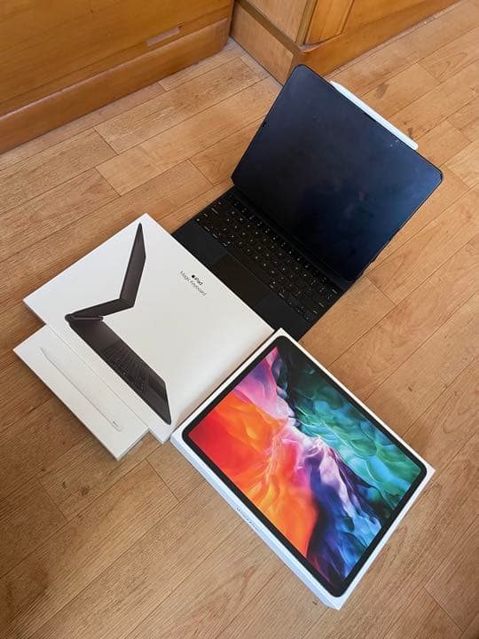 K*0様 iPad Pro 12.9、1TBT Apple iPad Pro 12.9インチ Wi-Fi 1TB MTFT2J/A [シルバー] 価格比較