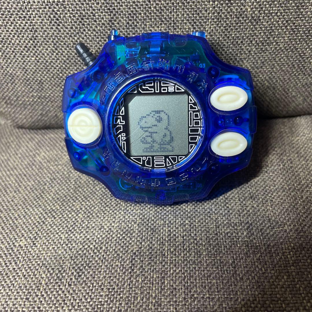 デジモン》初代デジヴァイス クリア×ブルー（電池付き） - メルカリ