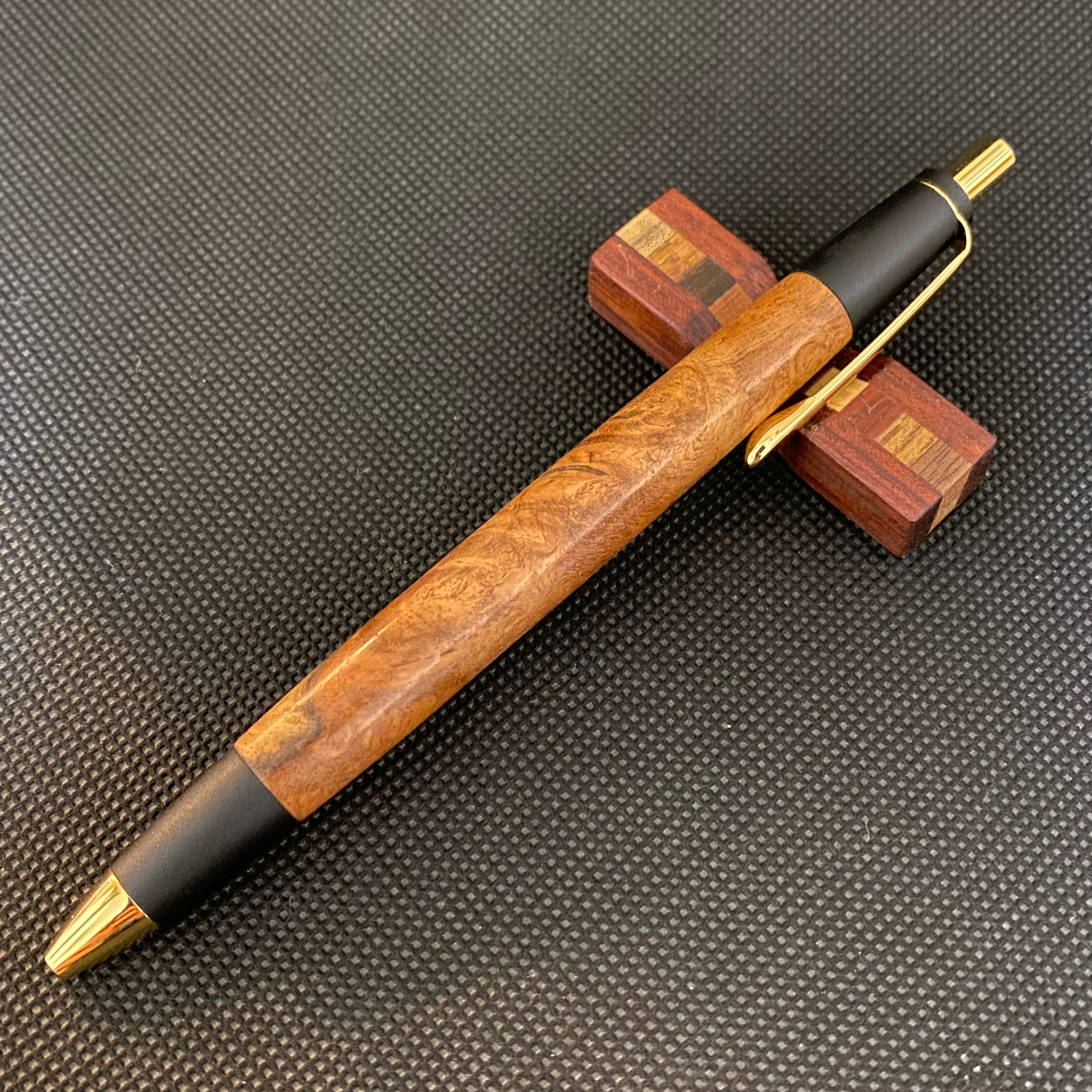 花梨瘤紅白(白が少なめ) ボールペン ノック式 - ボナン | minne byGMO
